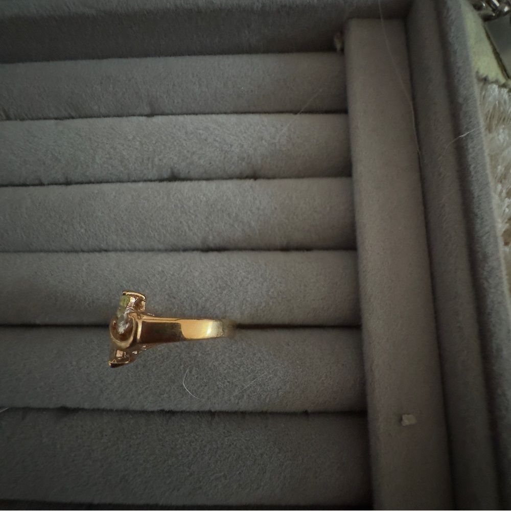 Elegant Gold and Silver Women's Ring - Picture 2 of 2